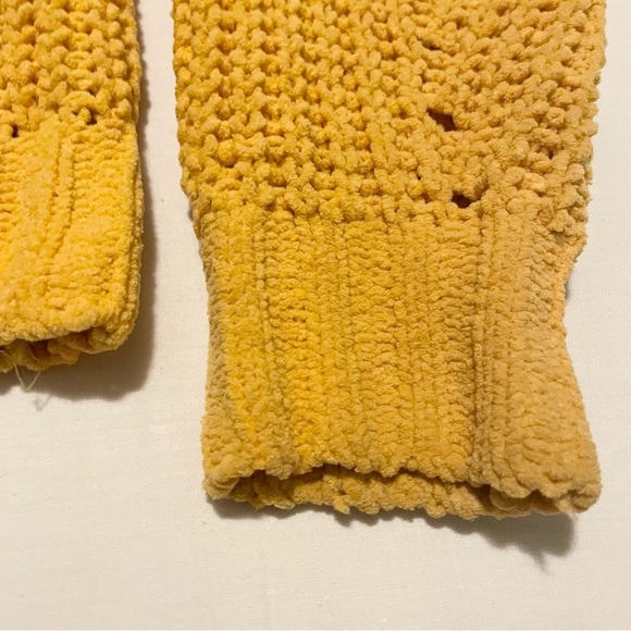 Hollister Chunky Cropped Yellow Sweater Womens Size Large - Picture 13 of 16
